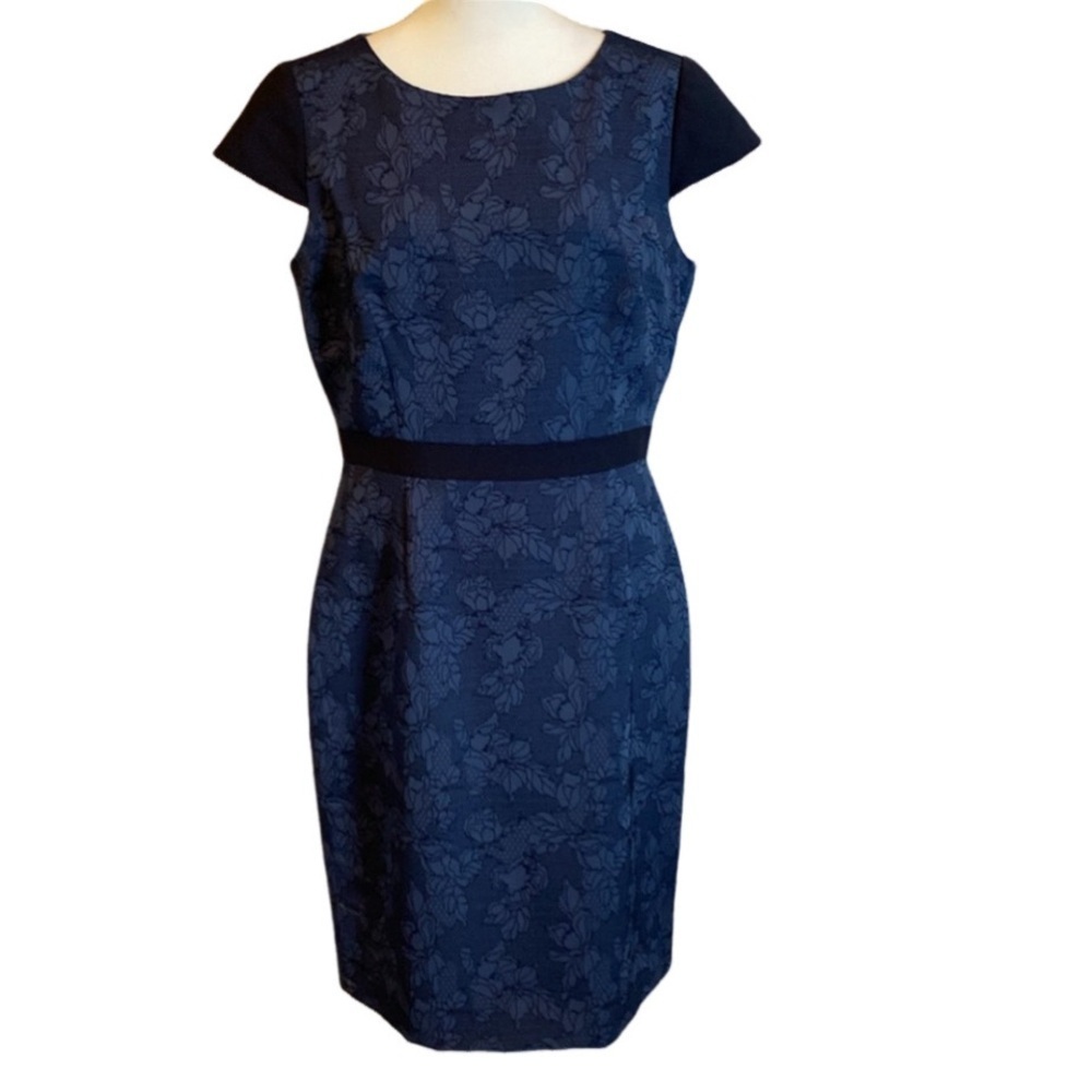 Antonio Melani dress. Size 10. Navy blue trim with medium blue flower pattern.
